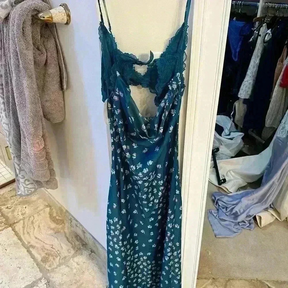 Gossamer Glow Floral Print Cutout Lace Trim Nightgown - Picture 2 of 5